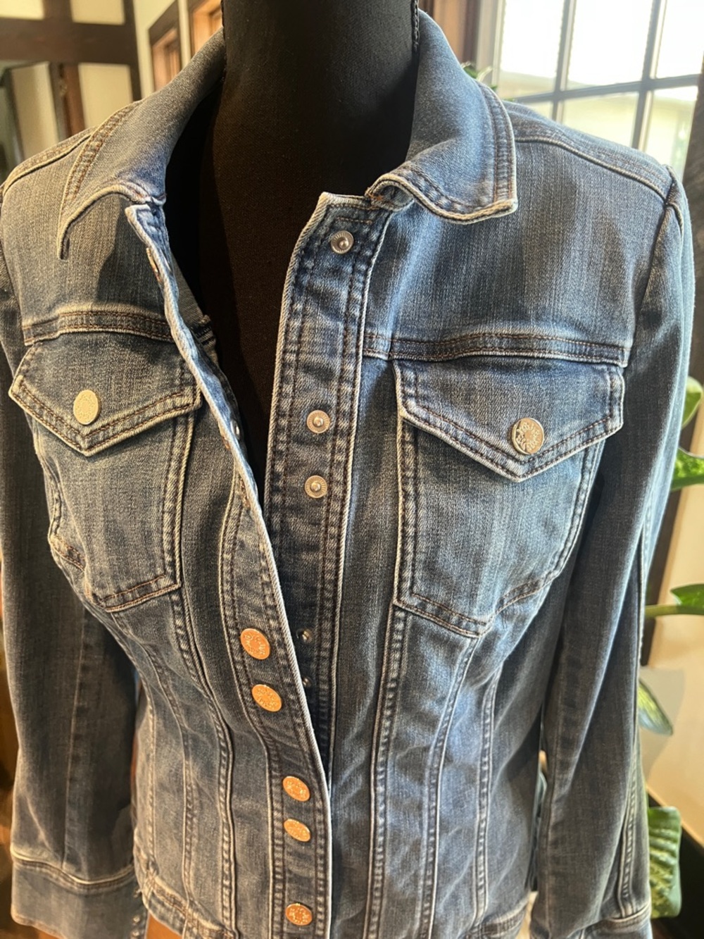 White House Black Market Distressed Blue Denim slightly fitted Jacket - Picture 5 of 8